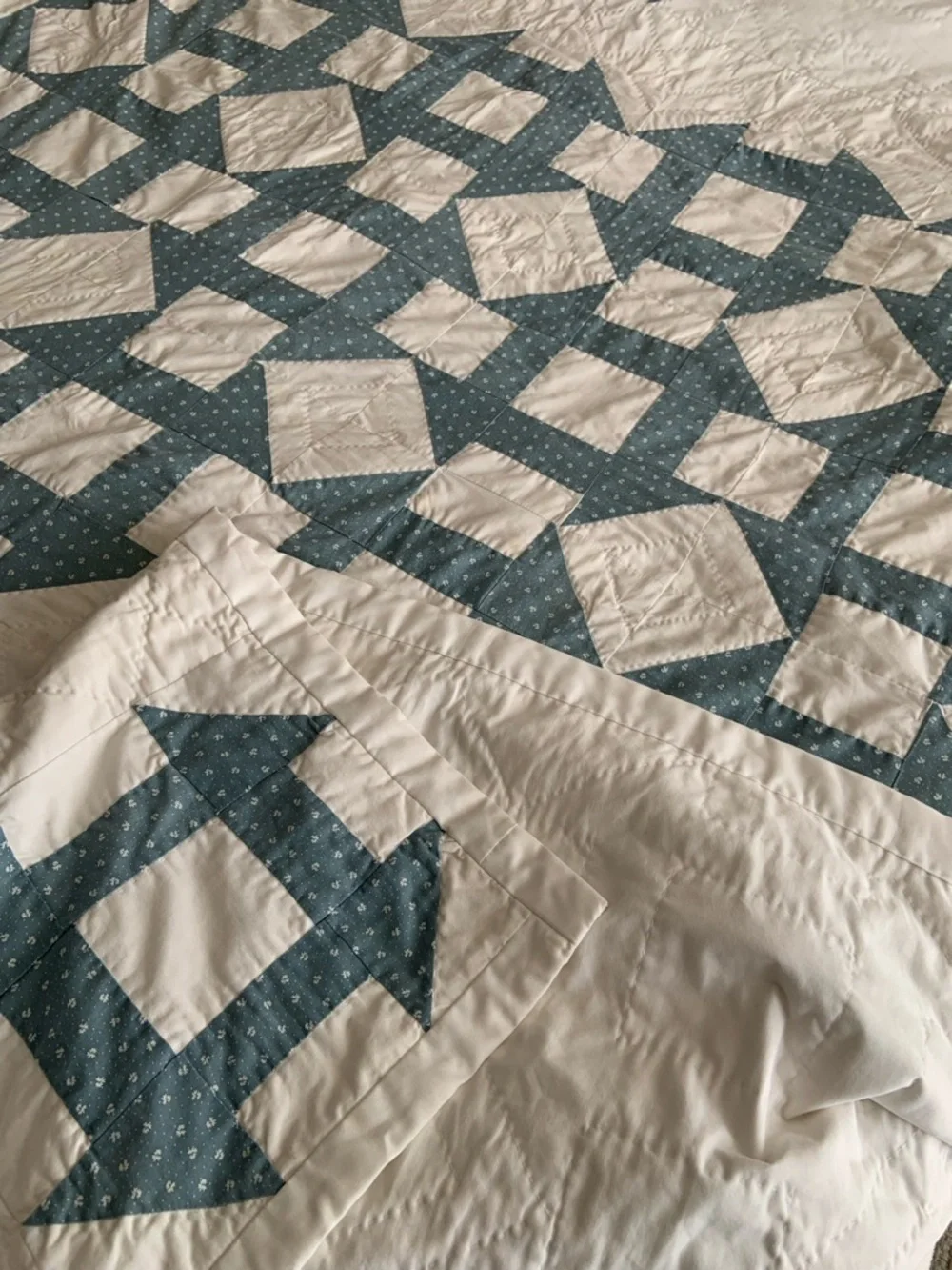 Vintage Classic White and Light Blue Patchwork Quilt - Home Bedding